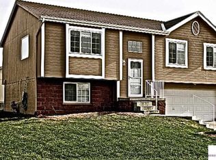 18627 T Cir, Omaha, NE 68135