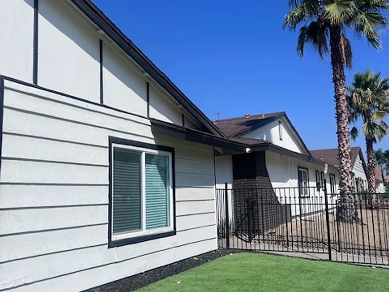 Spacious 1 Bed / 1 Bath Apartment in Colton! — Photo 1