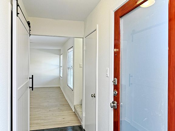 3rd image of 6911B Thorncliffe Dr
