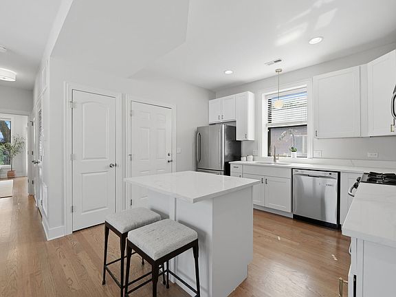 4th image of 2312 W McLean Ave APT 2S