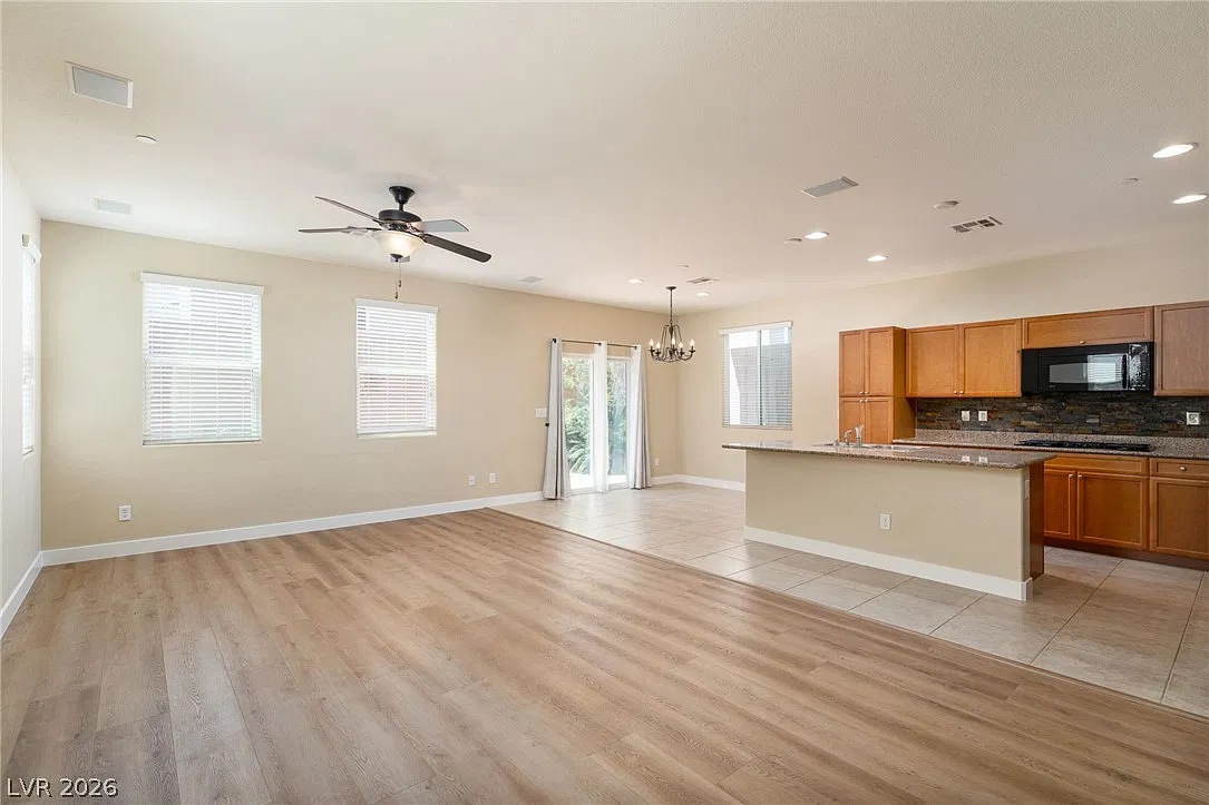 3 bed, 2.5 bath, 1764 sqft, $2,100 — Photo 4