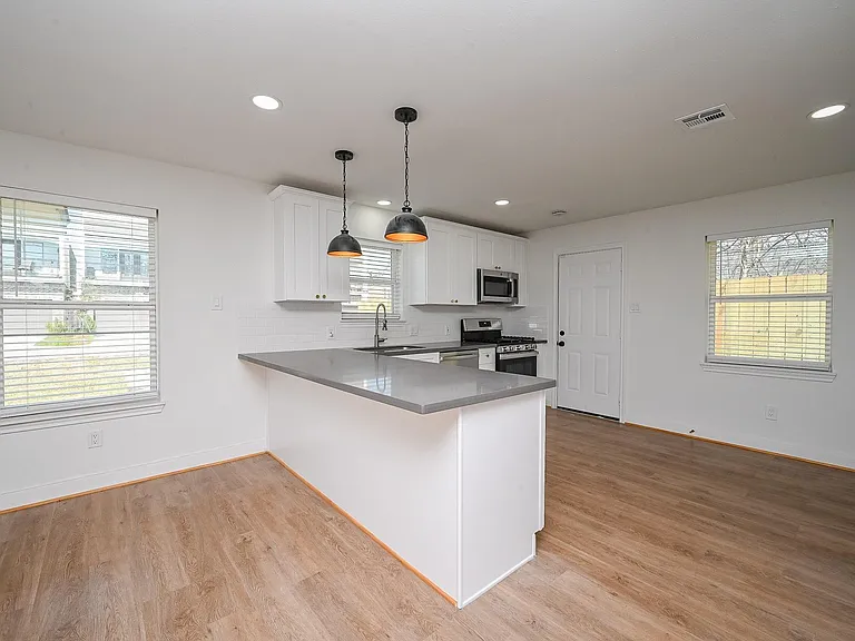 4710 Hershe St — Photo 21