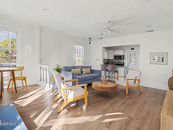 4th image of 16 MYRTLE Avenue