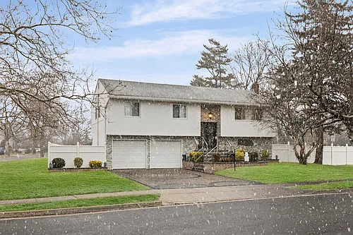 18 South Dr Photo 1
