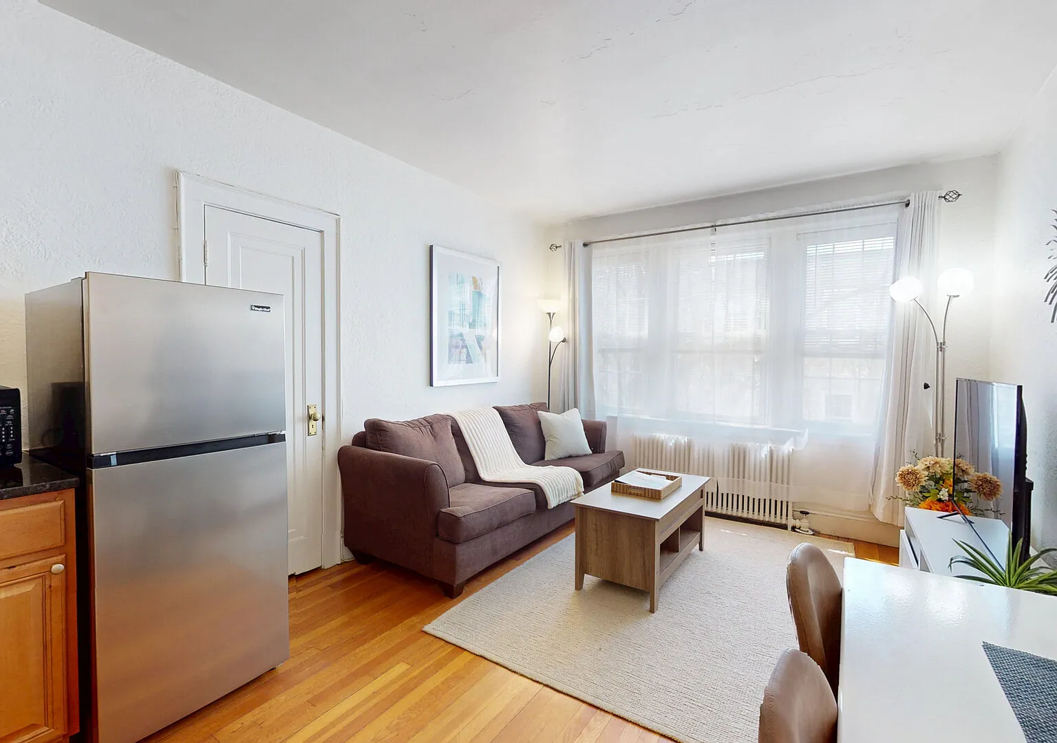 Kil9043 Sunny, Renovated, Furnished 1-Bed, Close To Bu, Bc, Mbta — Photo 4
