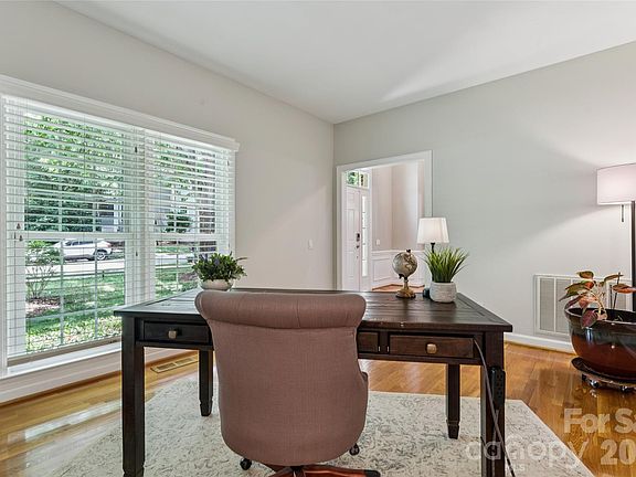 5th image of 5529 Fairvista Dr