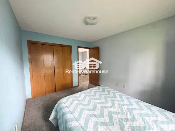 6800 Ashworth Rd Unit 403, West Des Moines, IA 50266