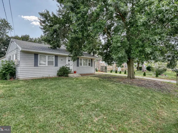 1803 Suncrest Dr, Carlisle, PA 17013