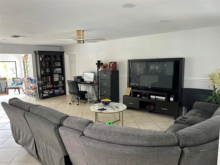 11781 NW 14th St — Photo 7