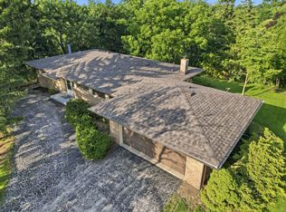 9041 S 84th Ct, Hickory Hills, IL 60457