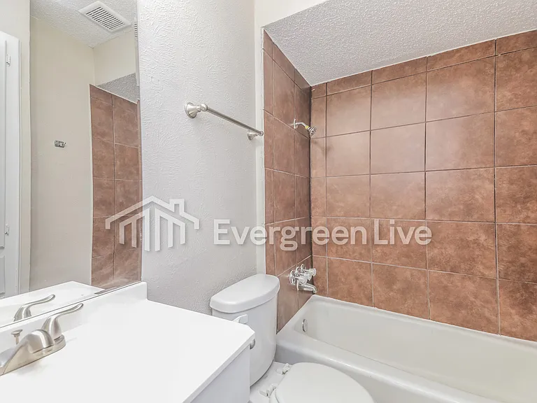 821 Quebec Dr — Photo 11