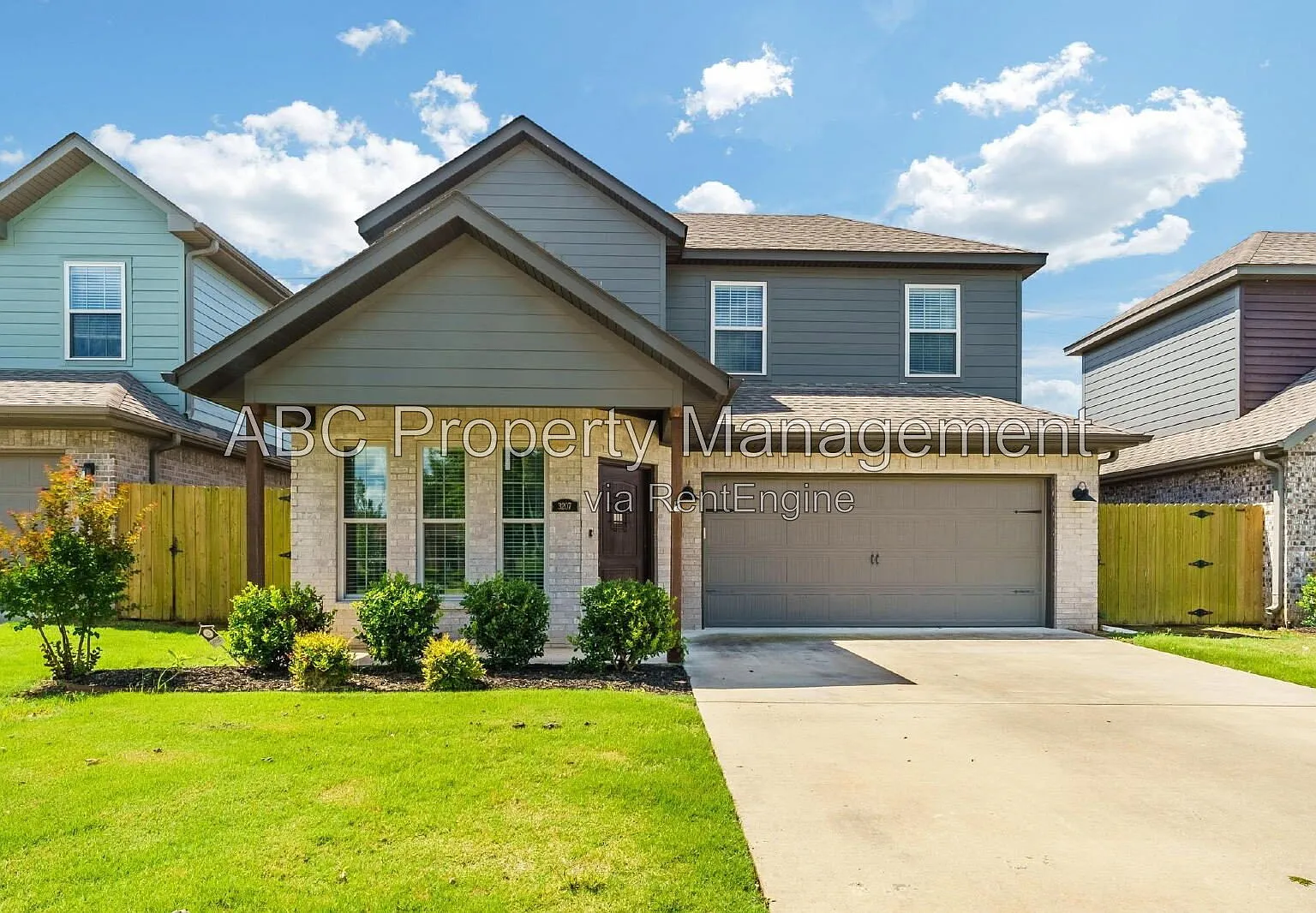 4 bed, 2.0 bath, 1960 sqft, $2,000 — Photo 1