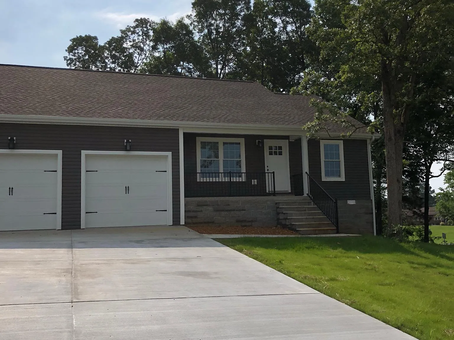 78 Robyn Dr — Photo 2