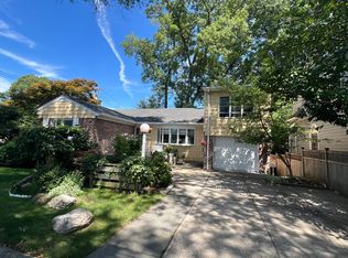 3905 220th St, Bayside, NY 11361
