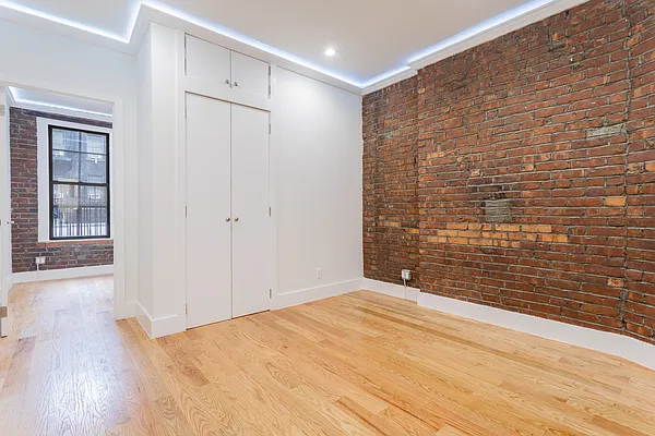 Rented by Bond New York | media 18