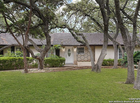 3rd image of 102 Encino Blanco St