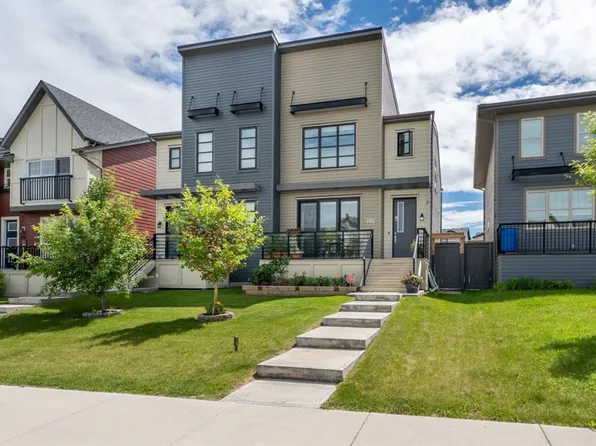 782 N Walden Dr SE, Calgary, AB T2X 2J3