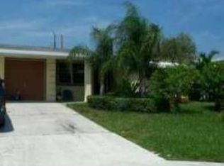 1107 Pine Tree Dr, Lantana, FL 33462