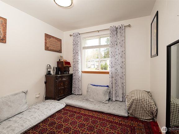4th image of 810 84th Drive NE