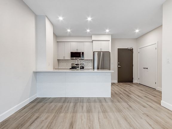 3rd image of 75 Walnut St #307