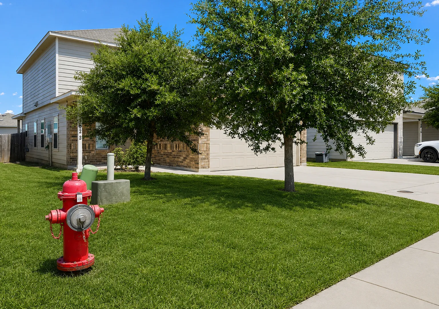 Spacious 4-Bedroom Home with First-Floor Primary & Upstairs Loft in Abbott Place — Photo 3