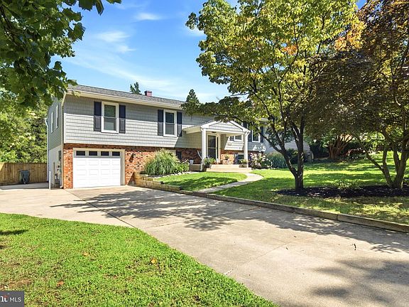 2nd image of 915 Juliet Ln