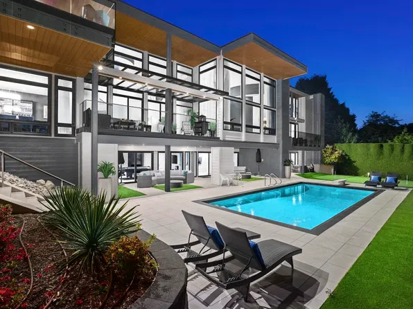 1130 Eyremount Dr, West Vancouver, BC V7S 2C5