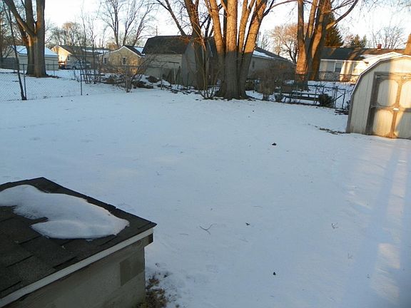 3rd image of 4118 Robert St NE