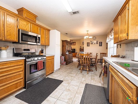 5th image of 1100 Chablis Dr