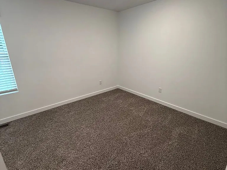 1021 States Ave — Photo 2