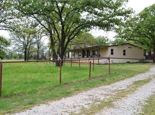 77 John Deere Ln, Valley View, TX 76272