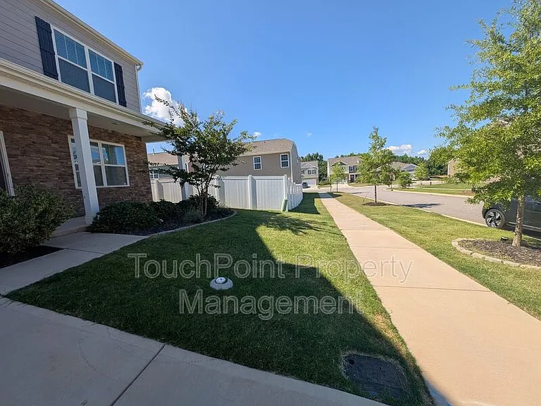 2167 Vanderlyn St — Photo 2