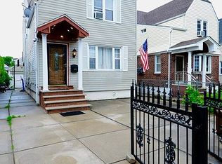 9052 210th St, Queens Village, NY 11428