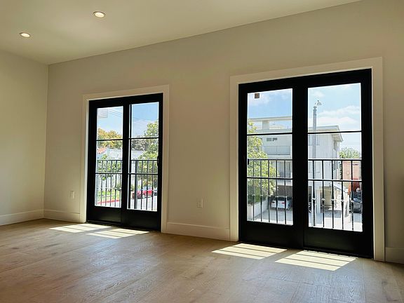5th image of 1105 S Sherbourne Dr #4