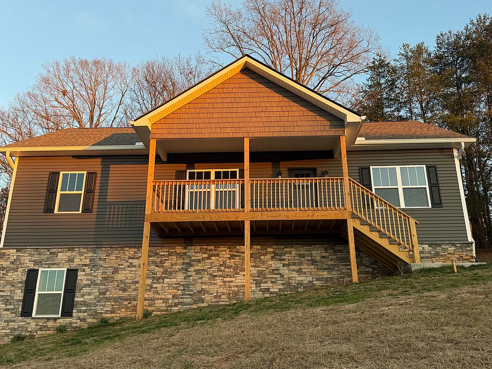 1st image of 955 Oakwood Estates Dr