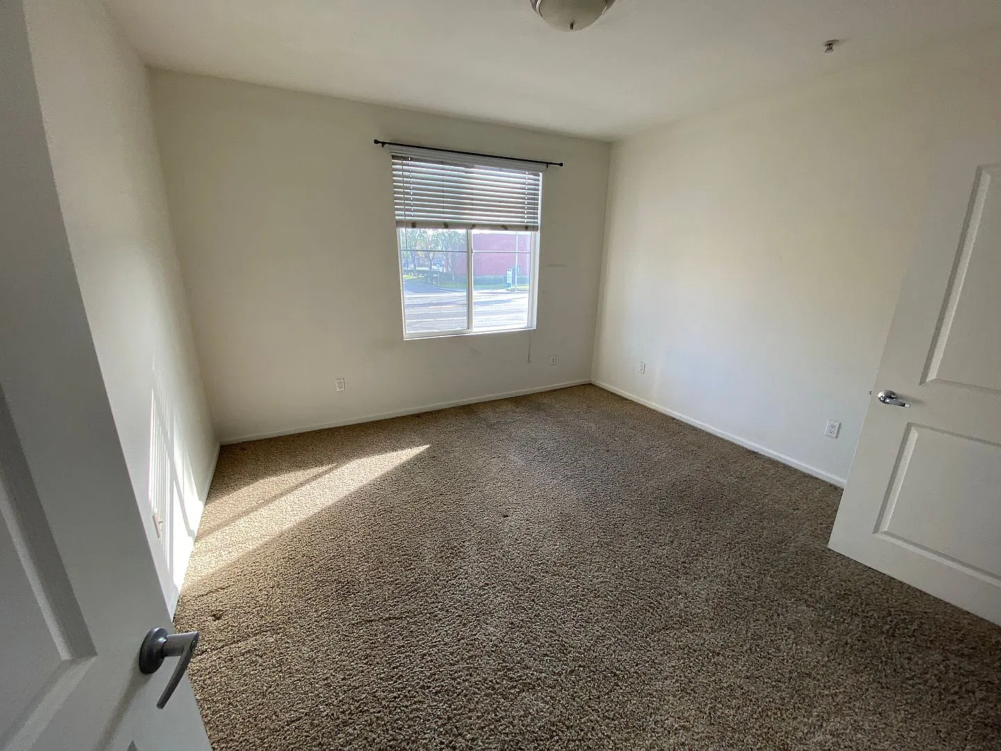 Cozy 2 Bedroom 2 Bathroom Unit — Photo 4