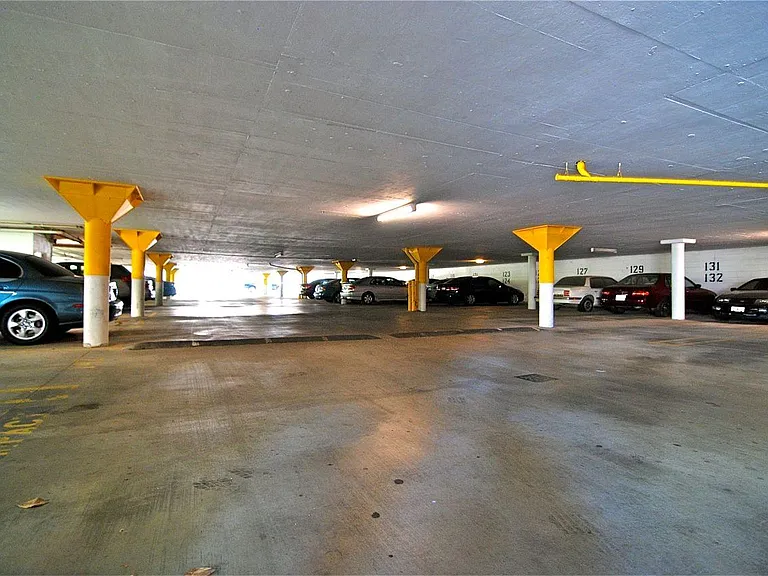 Fairmont — Photo 12