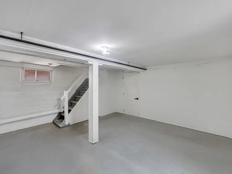 666 E Penn St — Photo 33