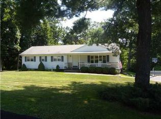 18 Willow Pkwy, New Windsor, NY 12553