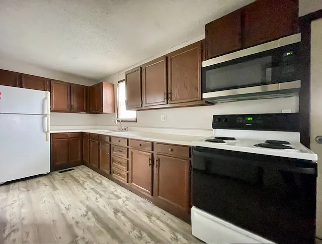 2 bed, 900 sqft, $775 — Photo 2