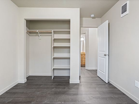 3rd image of 535 SE Sheridan St Unit R