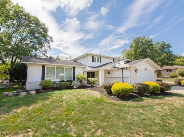 3968 Cindy Ln, Seven Hills, OH 44131