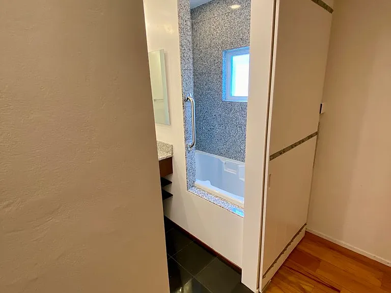 1052 Clark Ave — Photo 17
