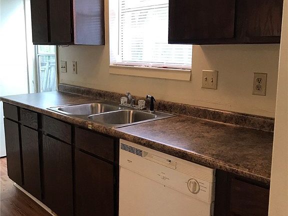 3rd image of 1417 S Dexter Dr