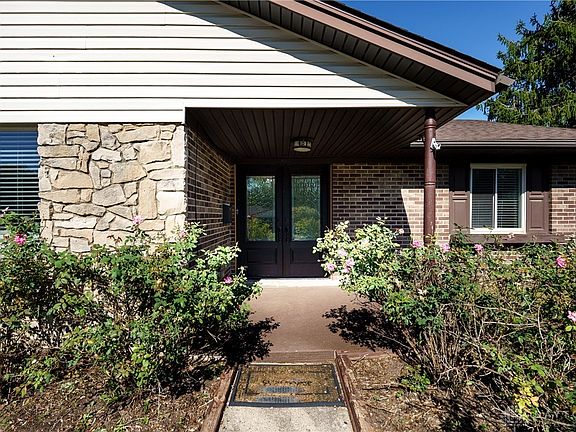 2nd image of 2841 Corlington Dr