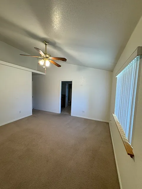3 bed, 1905 sqft, $2,200 — Photo 2