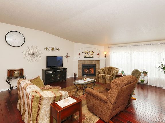 3rd image of 9926 195th Street Ct E