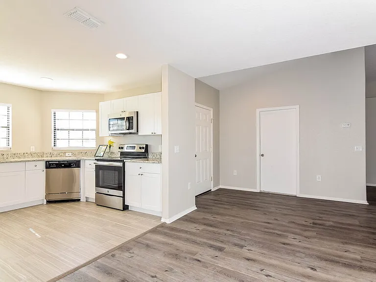 8179 Woodvine Cir — Photo 7