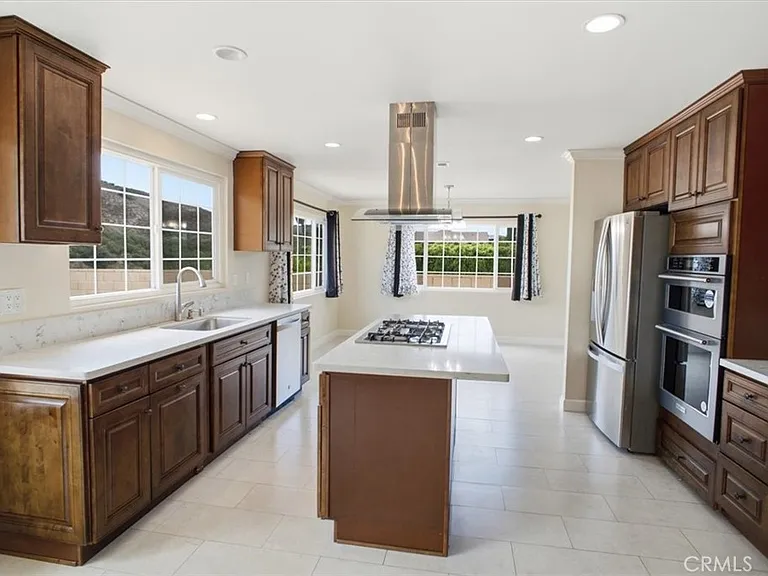 334 W Avenida De Las Flores — Photo 8