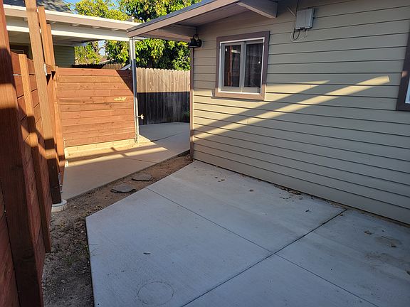 2nd image of 802 E Sycamore Ave #A